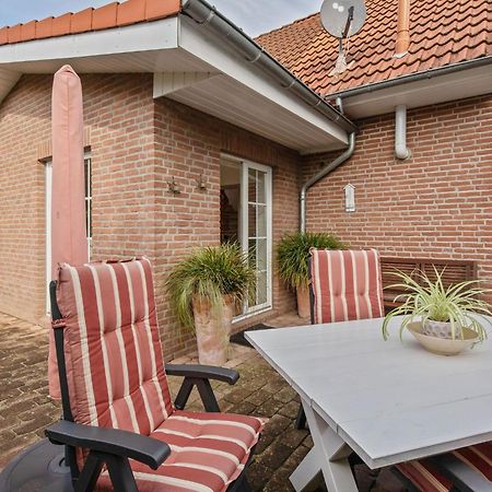 Enticing Holiday Home In Oldenburg With Garden Near Sea Dannau 外观 照片
